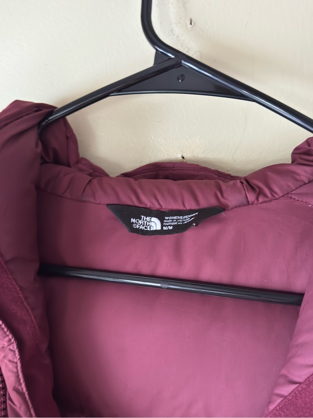The North Face Retro Women’s Garnet Red Puffer Jacket - Picture 4 of 6